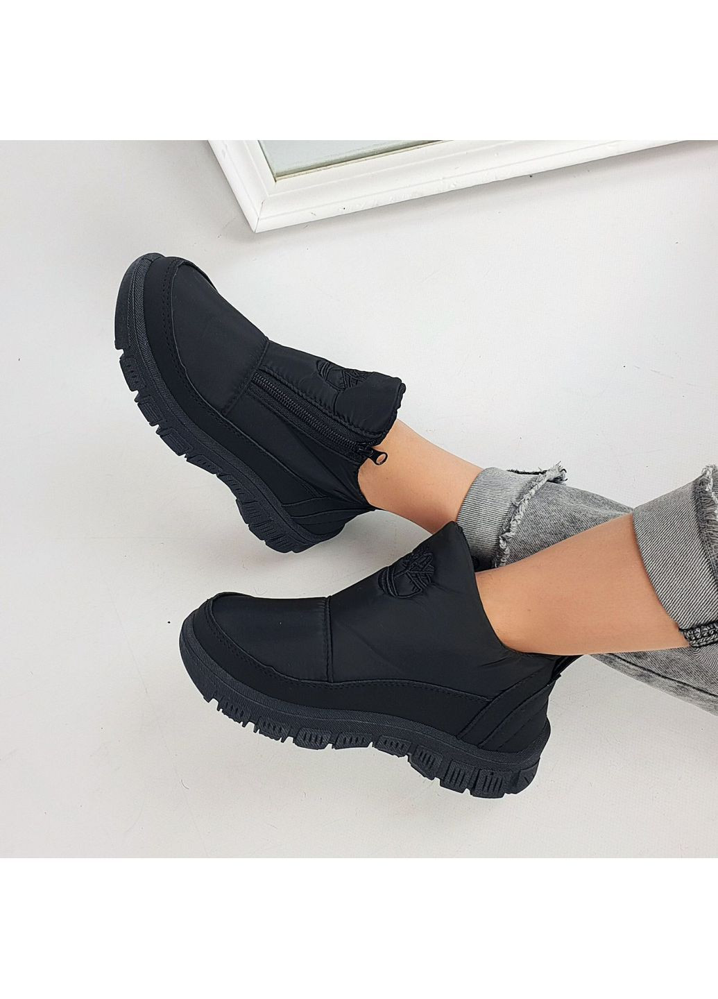 Черные демисезонные кроссовки деми серого цвета натуральный замш No Brand Дутики