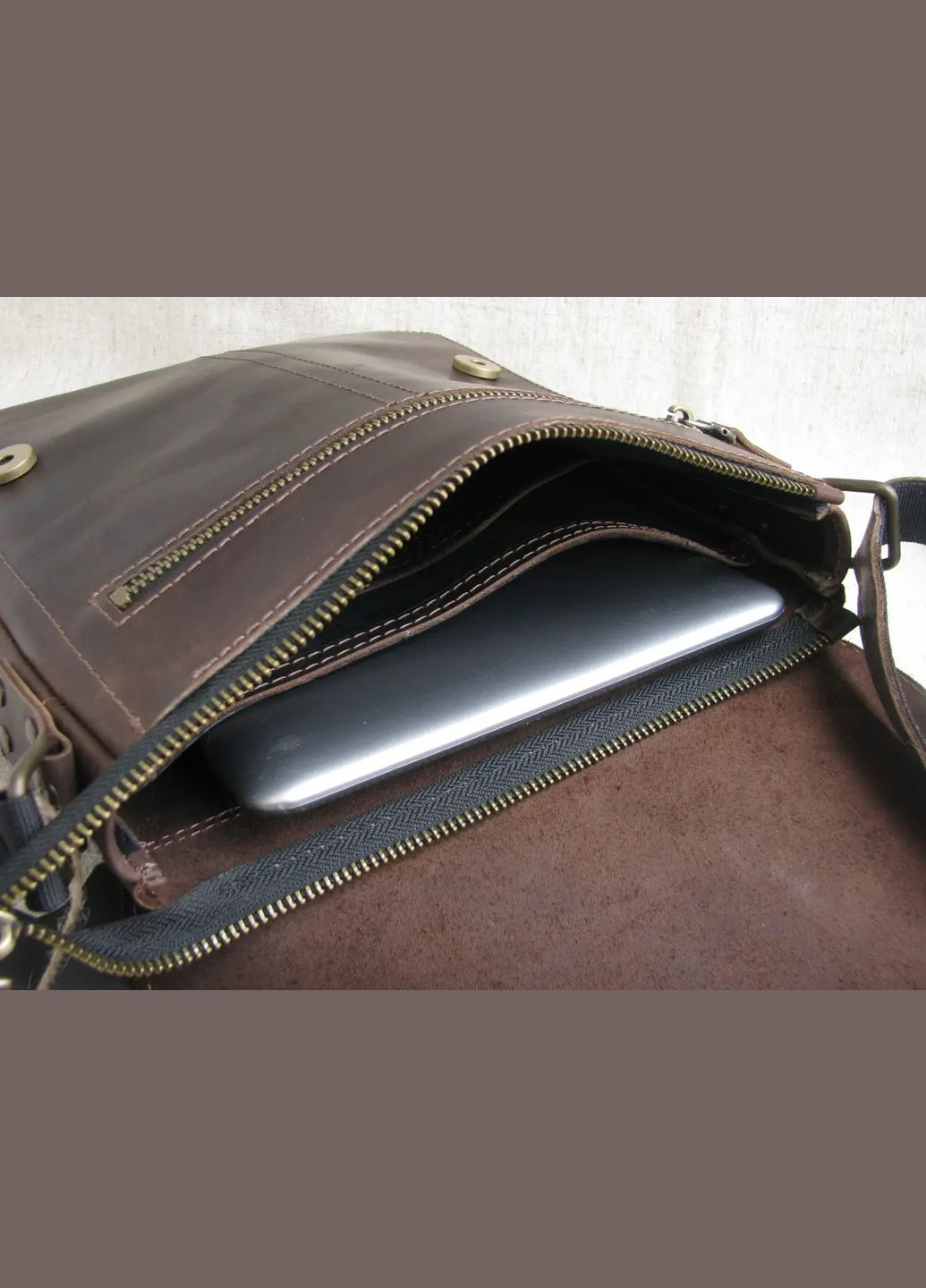 Тонкая мужская кожаная сумка через плечо планшет из натуральной кожи с клапаном коричневая 27*23*3 см GS (329148017)