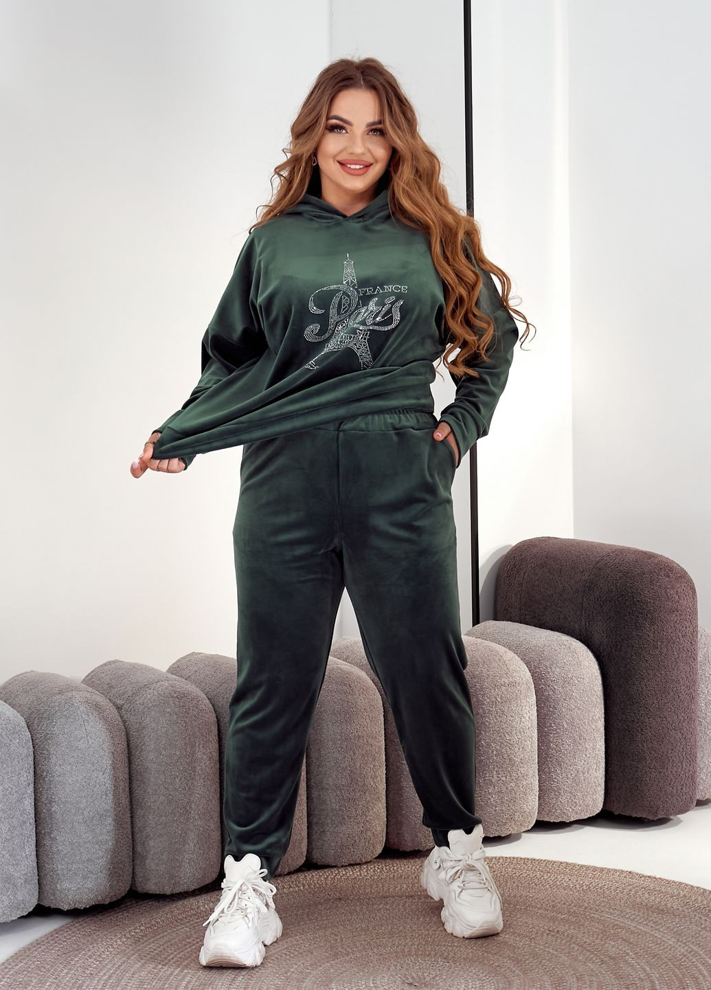 Спортивний костюм жіночий оверсайз з велюру зі стразами (худі + штани) No Brand (362590032)