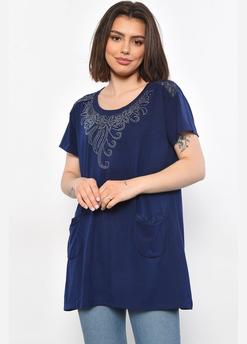 Темно-синяя летняя футболка женская батальная темно-синего цвета Let's Shop