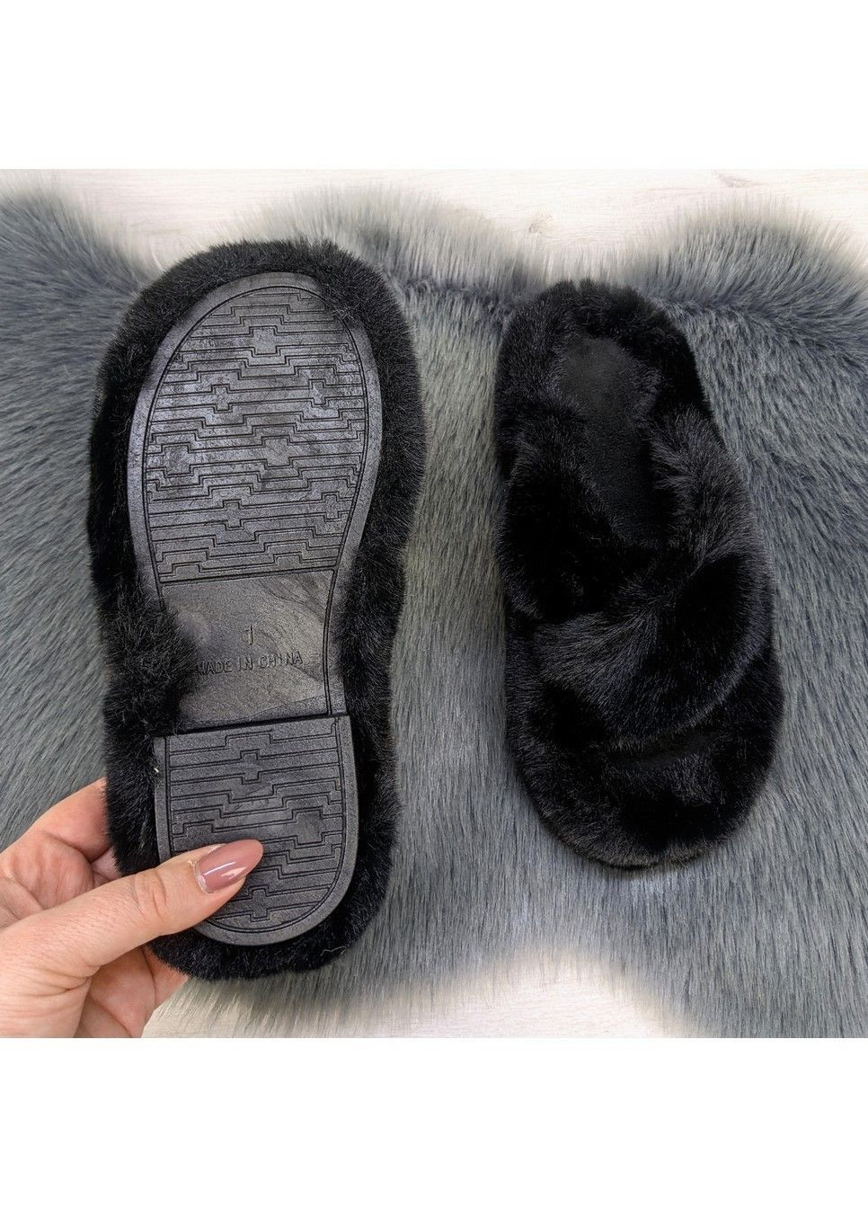 Черные тапочки женские домашние меховые Lion