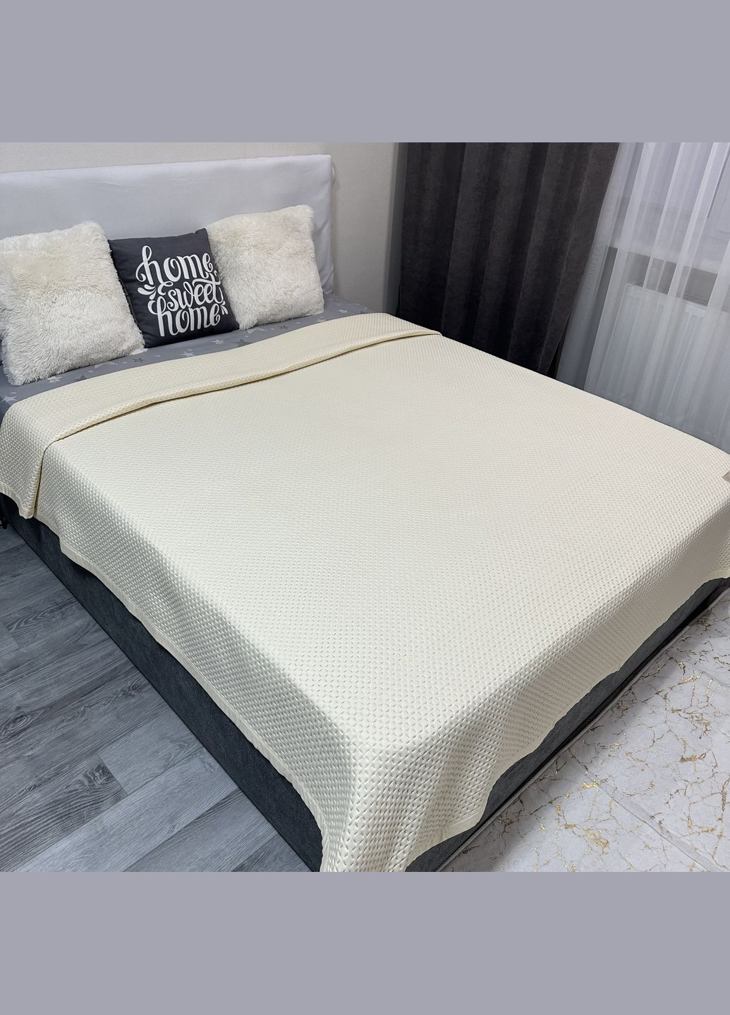 Сучасне покривало на ліжко молочного кольору розмір євро 200*230 см. No Brand (348057109)