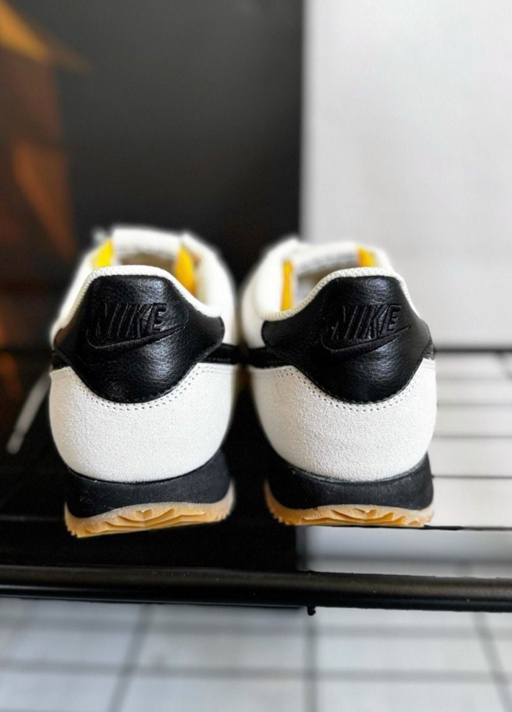 Белые всесезонные кроссовки Nike Cortez Txt