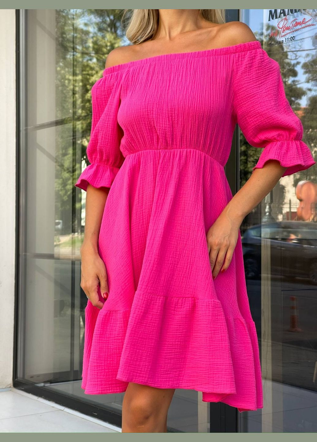 Малиновое летнее муслиновое платье с открытыми плечами малиновое You Best