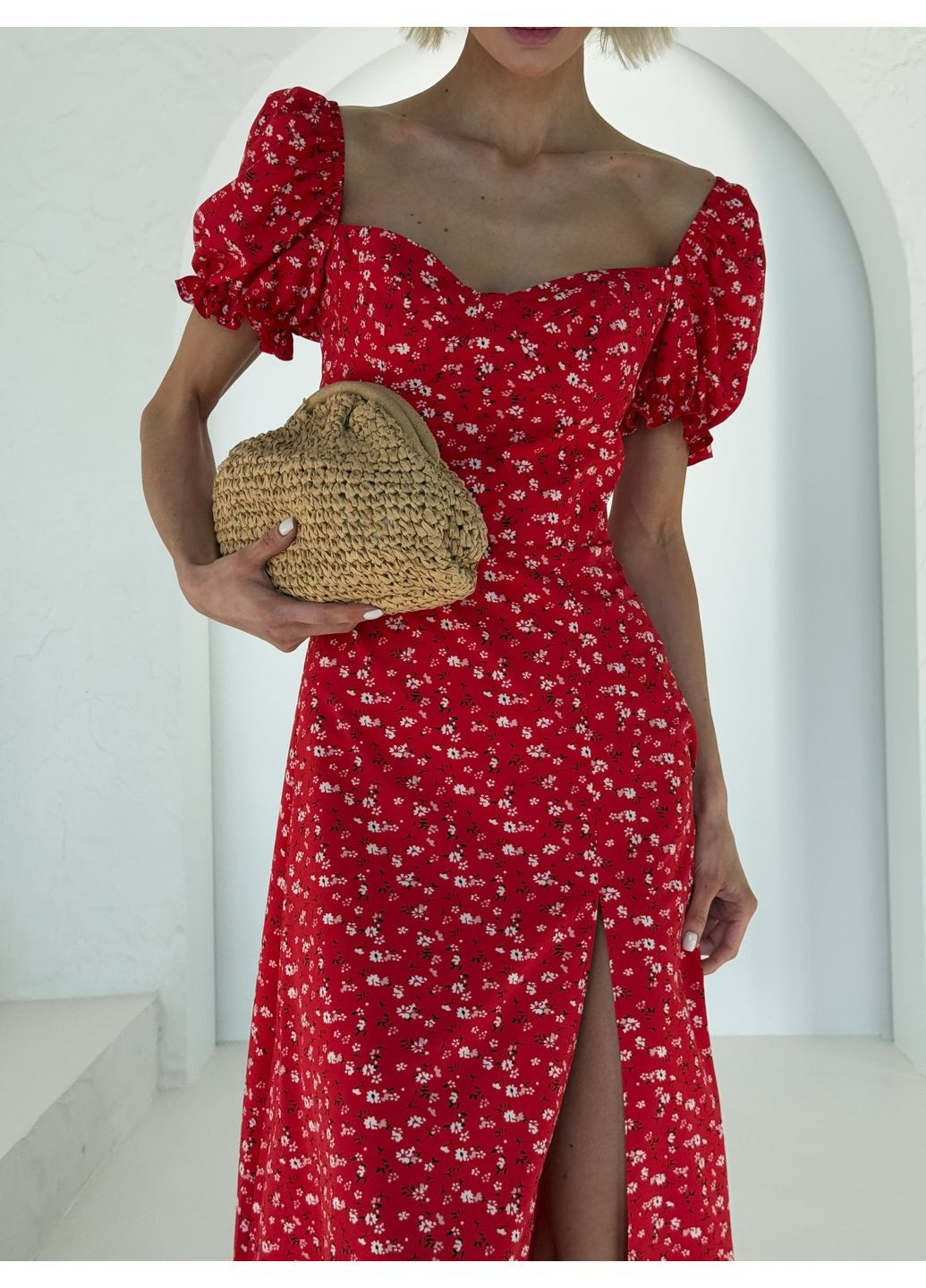 Красное кэжуал платье Larionoff с цветочным принтом