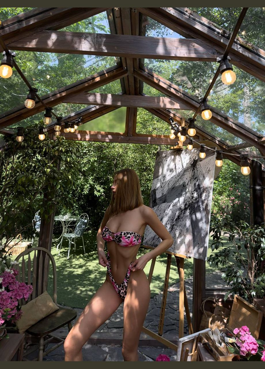 Комбинированный летний купальник бандо в трендовом принте лео с цветами. бандо, раздельный Vakko