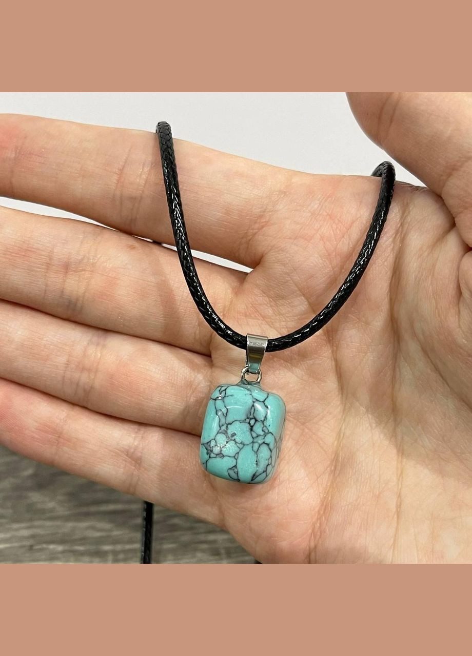 Кулон-талісман з натуральним каменем Бірюза у формі "міні блок" на шнурку у подарунковій коробочці Овен (331291868)