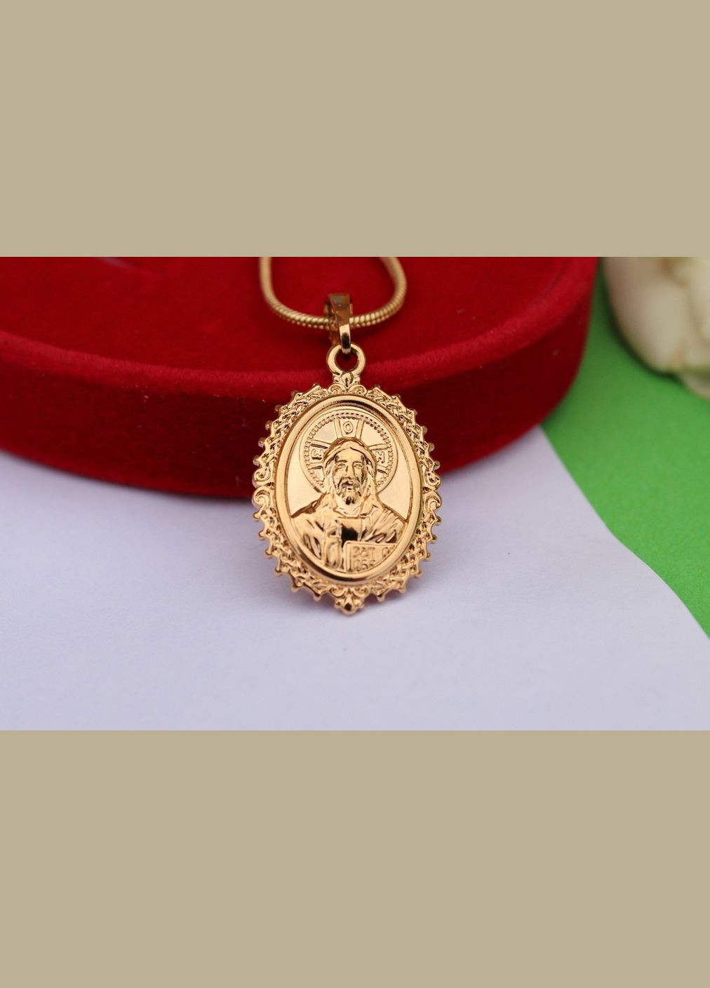 Ладанка овальная с ажурными зубчиками Иисус спаситель 2 см золотистая Xuping Jewelry (316606544)