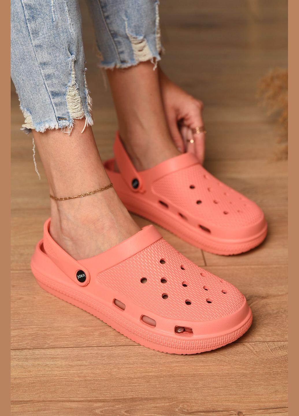 Крокси жіночі помаранчевого кольору Let's Shop (342416359)