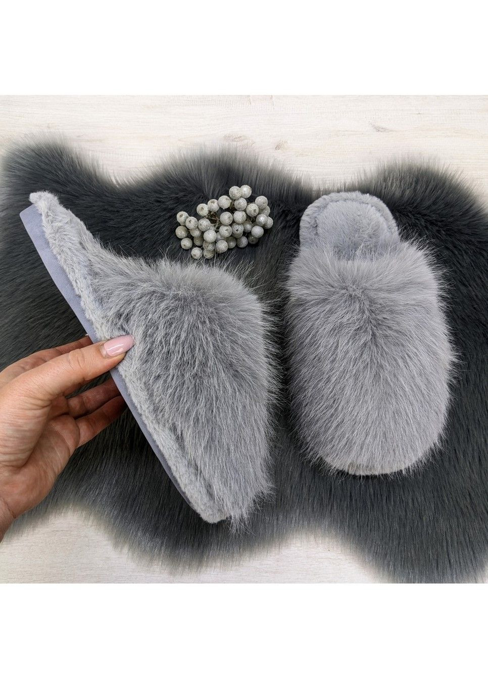 Серые тапочки меховые женские закрытые Fashion