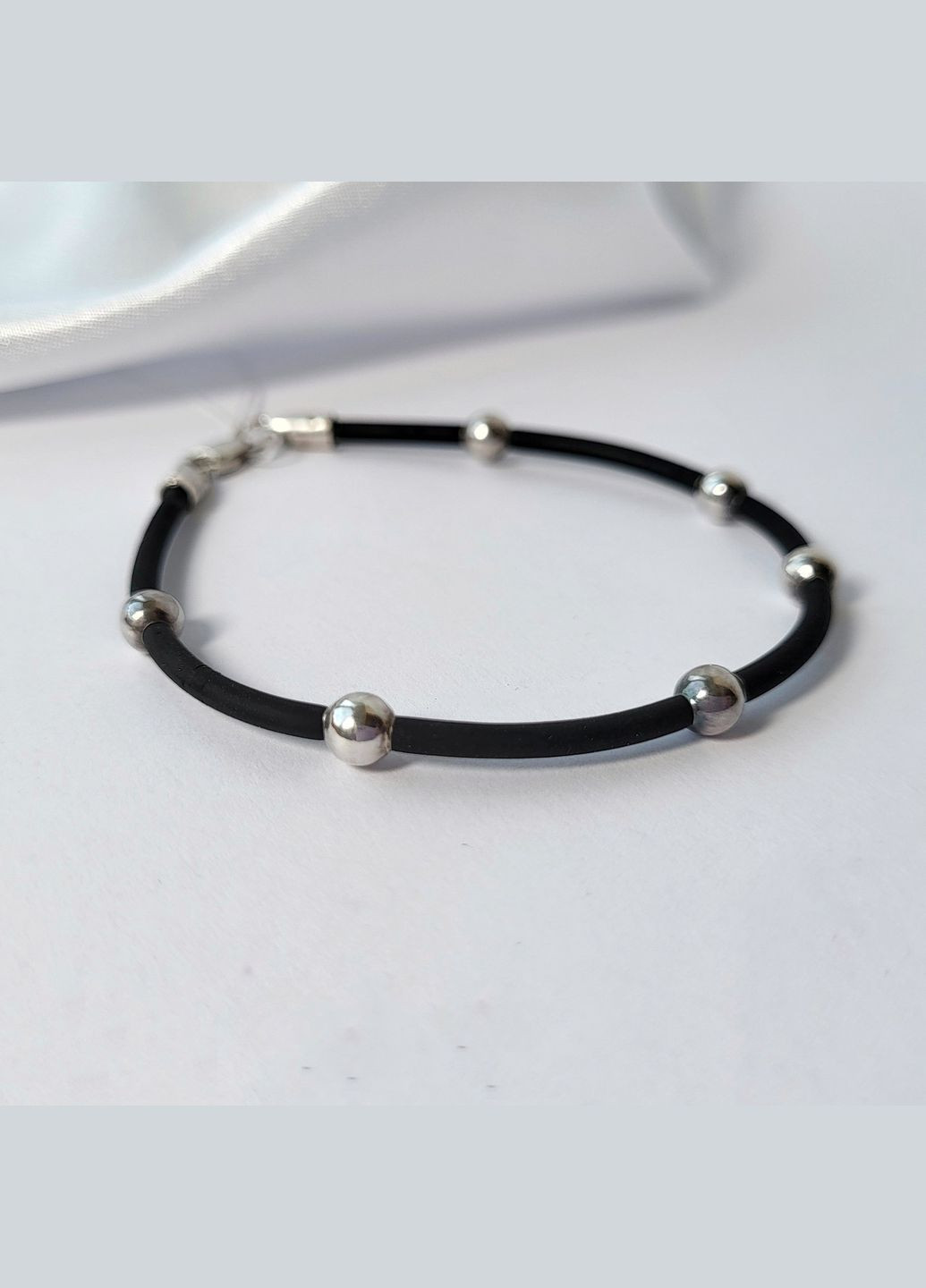 Браслет на руку каучук со вставками 20 см Толщина 2 мм с серебряным замком серебро 925 пробы 47108 Nobrand (363969295)