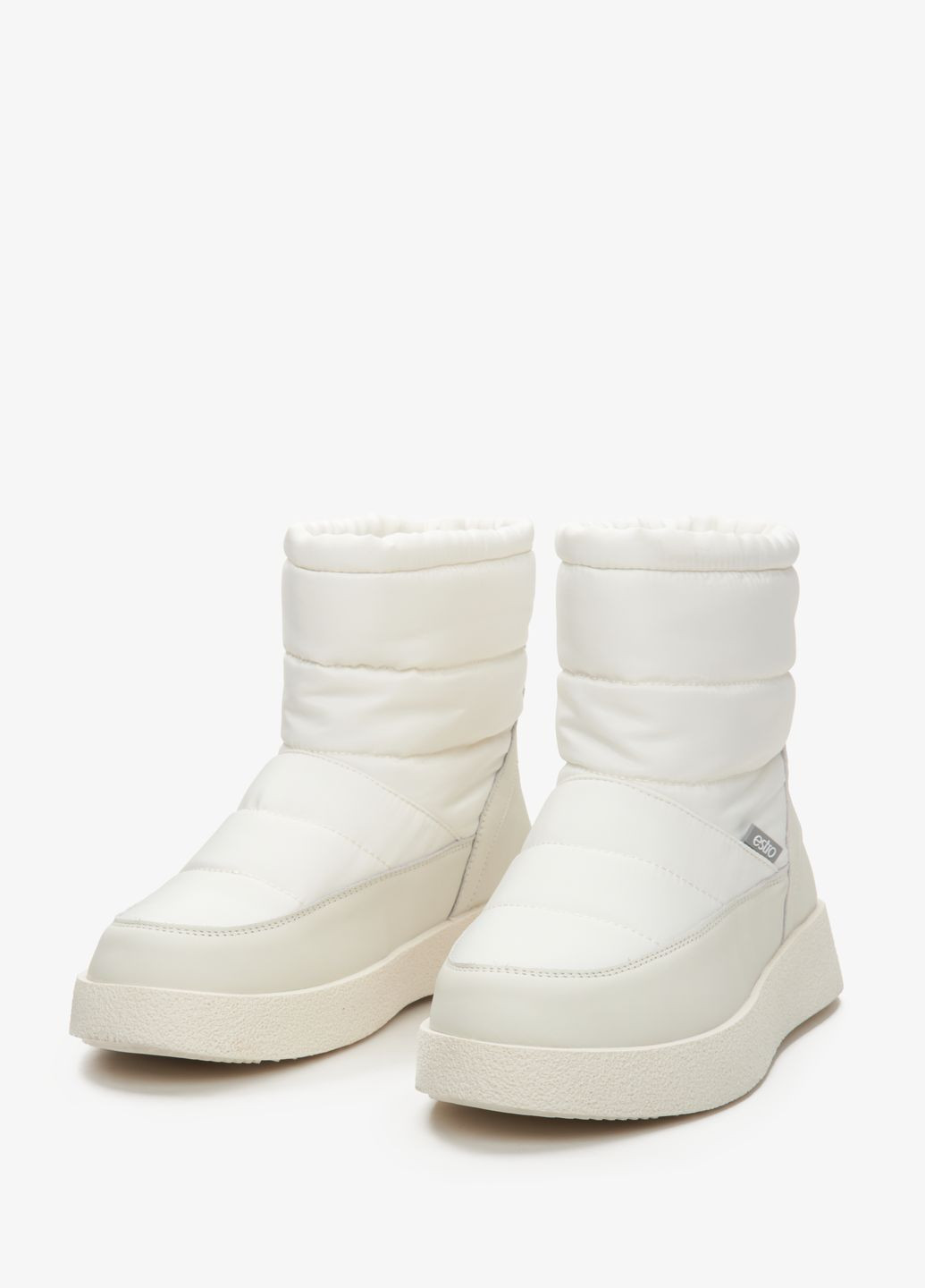 Светло-бежевые дутики, цвет молочный Estro