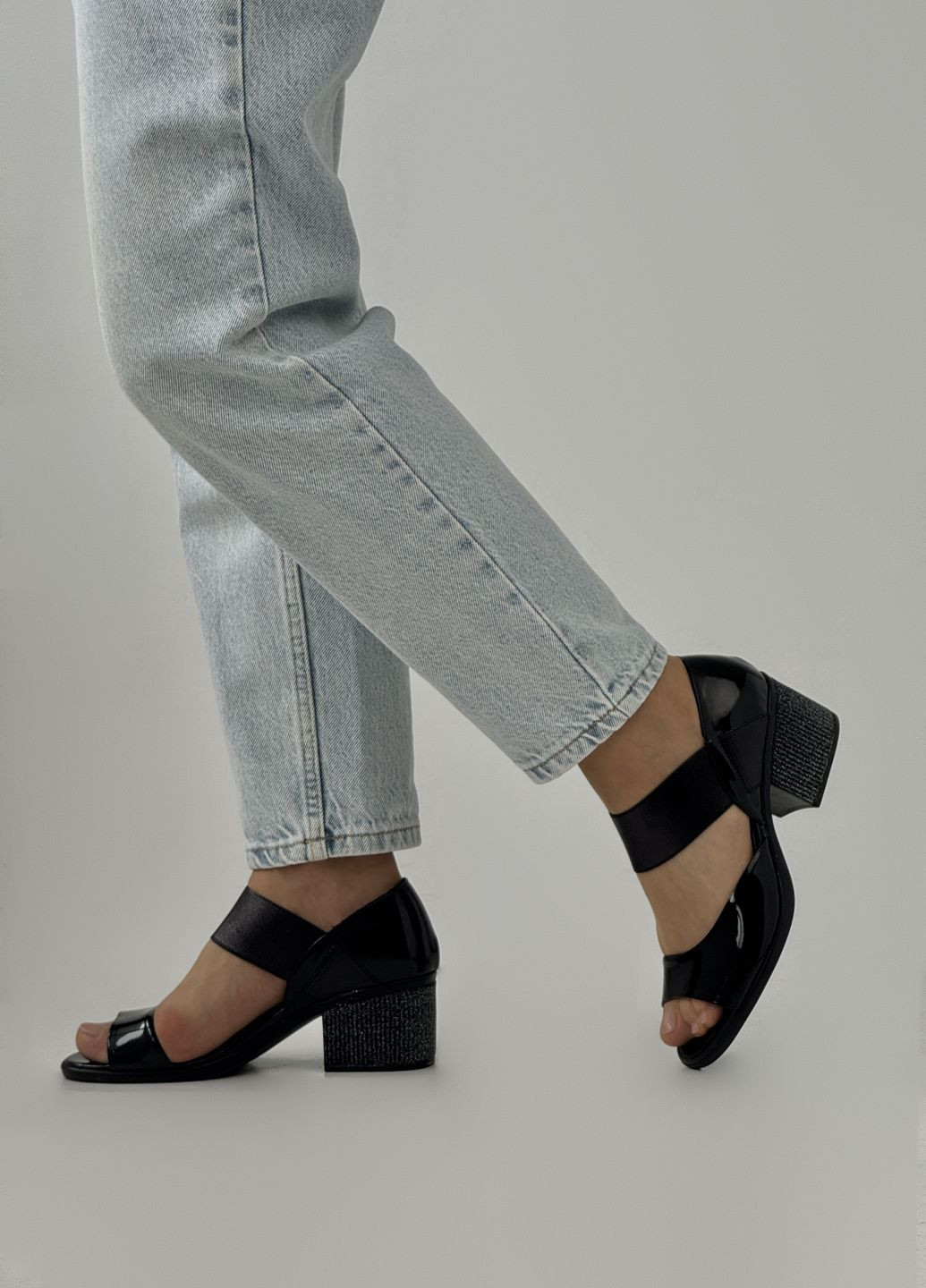 Черные босоножки женские из лакированной кожи черные на узкую ногу Sherlock Soon