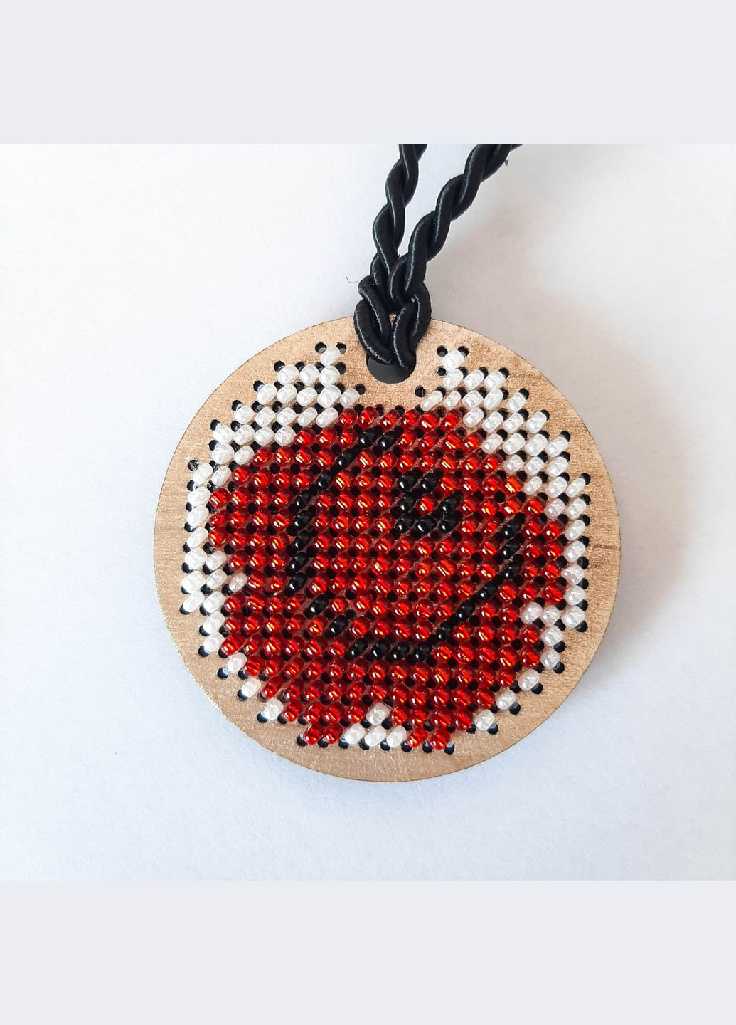 Кулон жіночий вишитий бісером прикраса ручної роботи Українські автентичні орнаменти обереги No Brand Українські орнаменти (306094562)