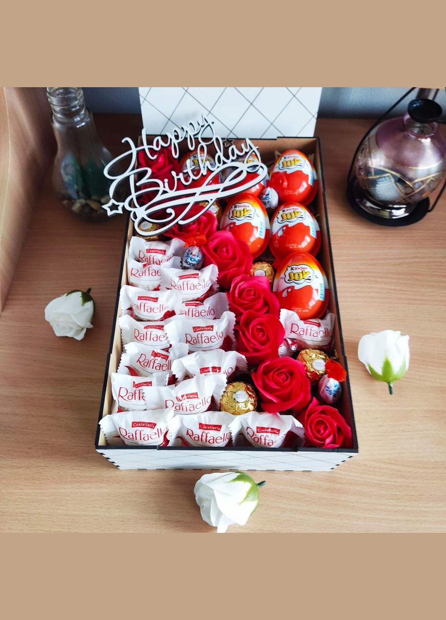 Подарунковий бокс з кіндерами, цукерками та трояндами для дівчини на новий рік день народження 8 березня (ar112) No Brand (315888756)