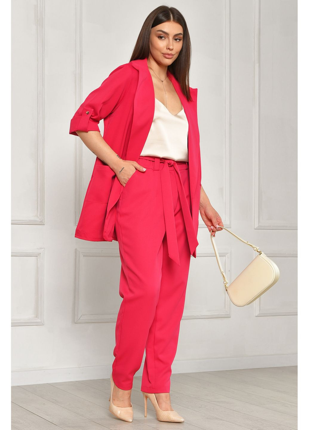 Костюм жіночий однотонний малинового кольору Let's Shop (348781839)