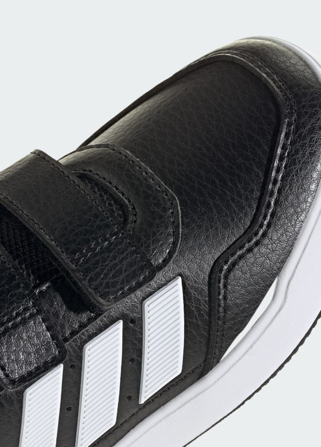 Чорні всесезонні кросівки tensaur sport 3.0 cf k adidas