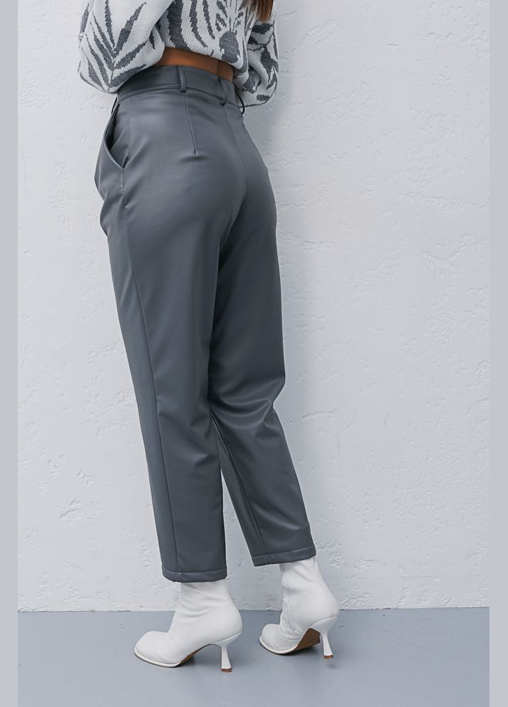 Женские брюки из кожзама серого цвета утепленные Arjen (294907025)