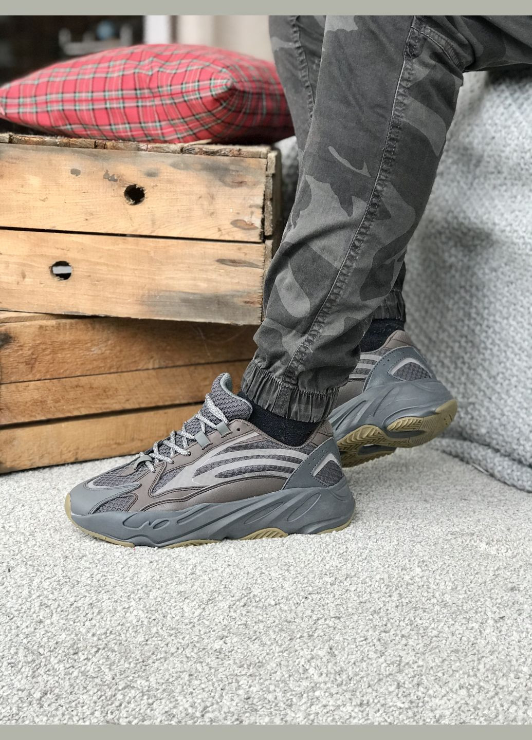 Коричневі Осінні кросівки чоловічі adidas yeezy boost 700 v2 brown | адідас ізі буст 700 в2 коричневі No Brand