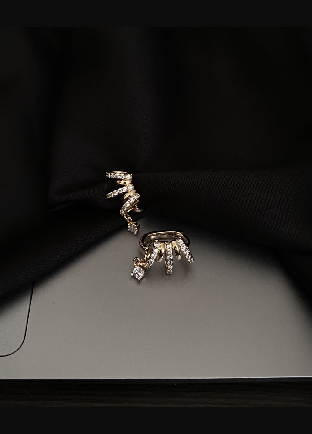 Сережки з камінчиками англійський замок золотого кольору 33825 Fashion (346084682)