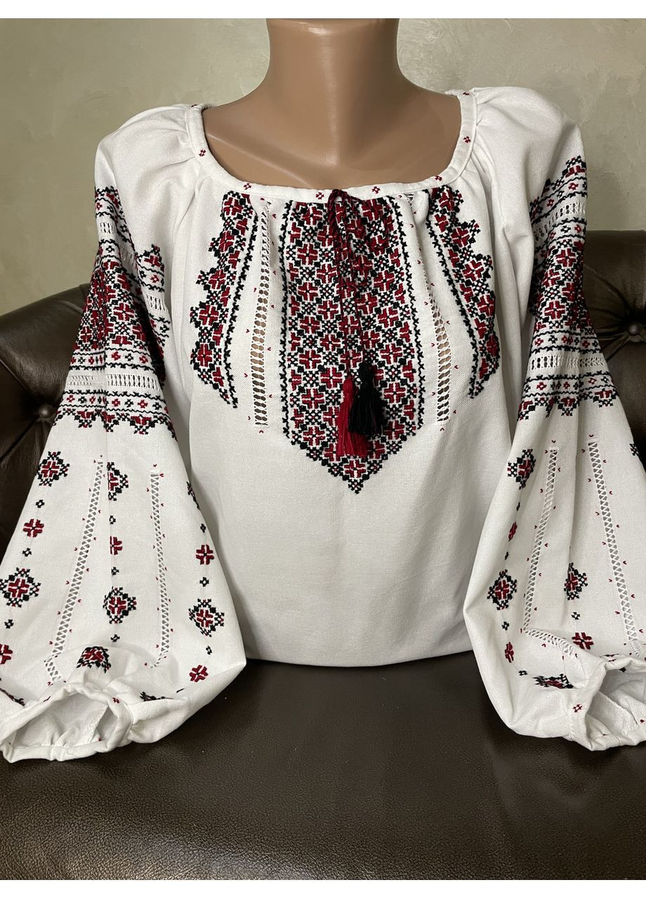 Біла стильна гуцульська вишиванка на білому домотканому полотні ручної роботи. s (371191048)