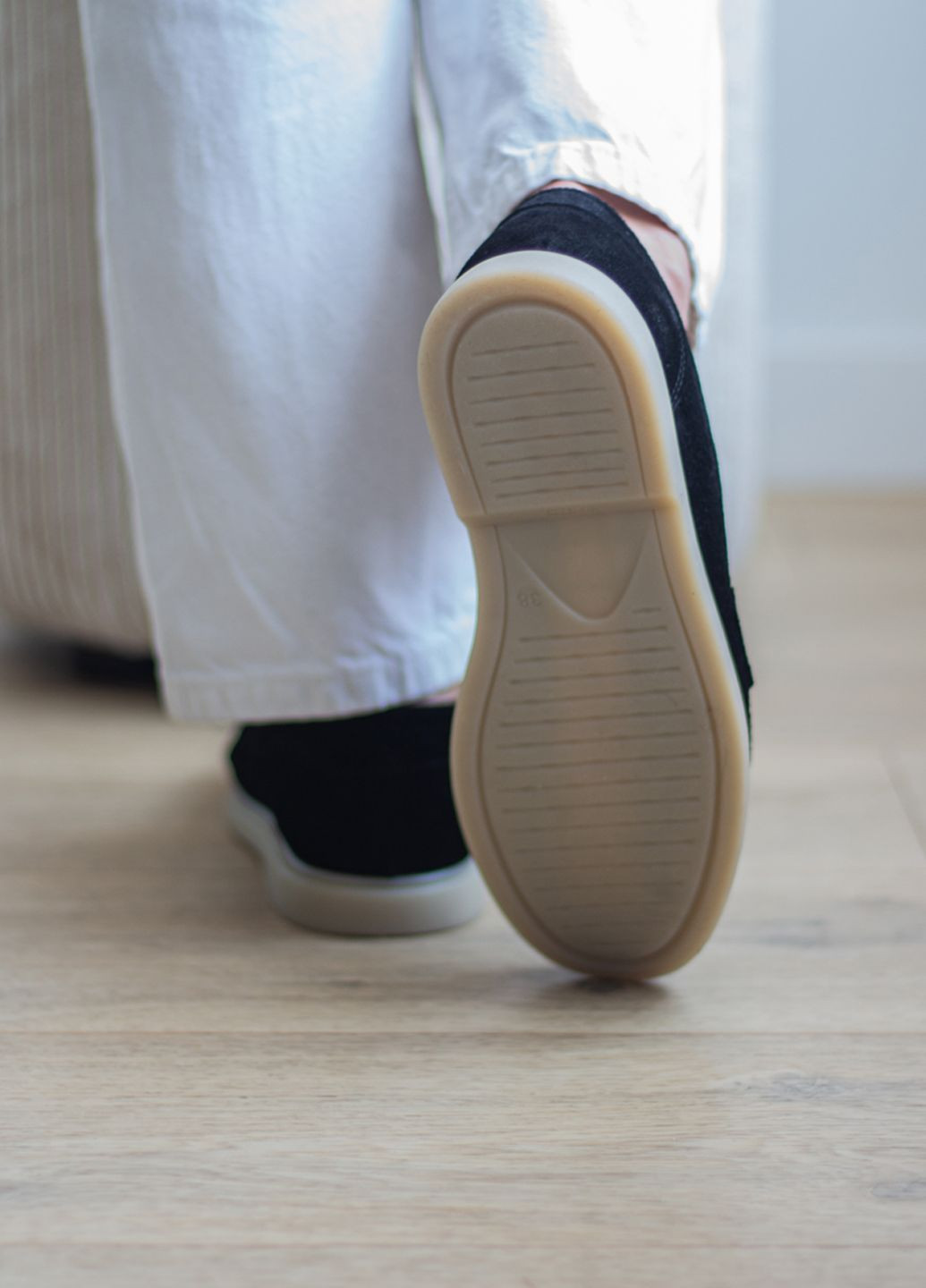 Zlett Лоферы женские из натуральной коричневой замши на светлой подошве лоферы черный з натуральная замша, украина — демисезон (361045210)