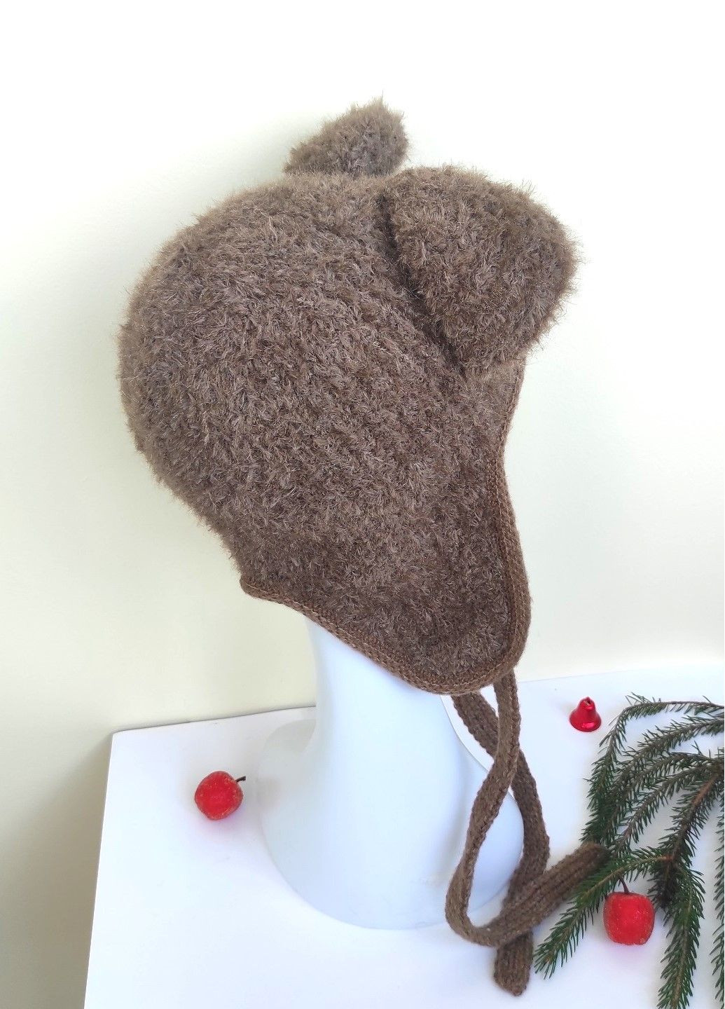 Зимова В'язана Жіноча Шапка Вушками Коричнева Теплий та Стильний Капор на Зав’язках No Brand зимова шапка з вушками (357225904)