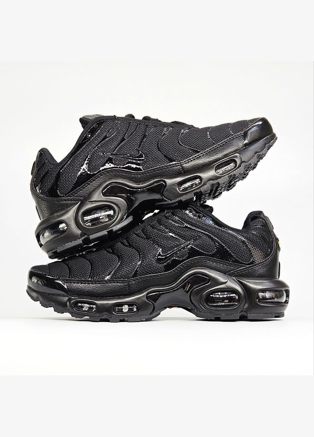 Черные демисезонные кроссовки мужские и женские Nike air max Tn plus black | Найк аір макс Тн плюс