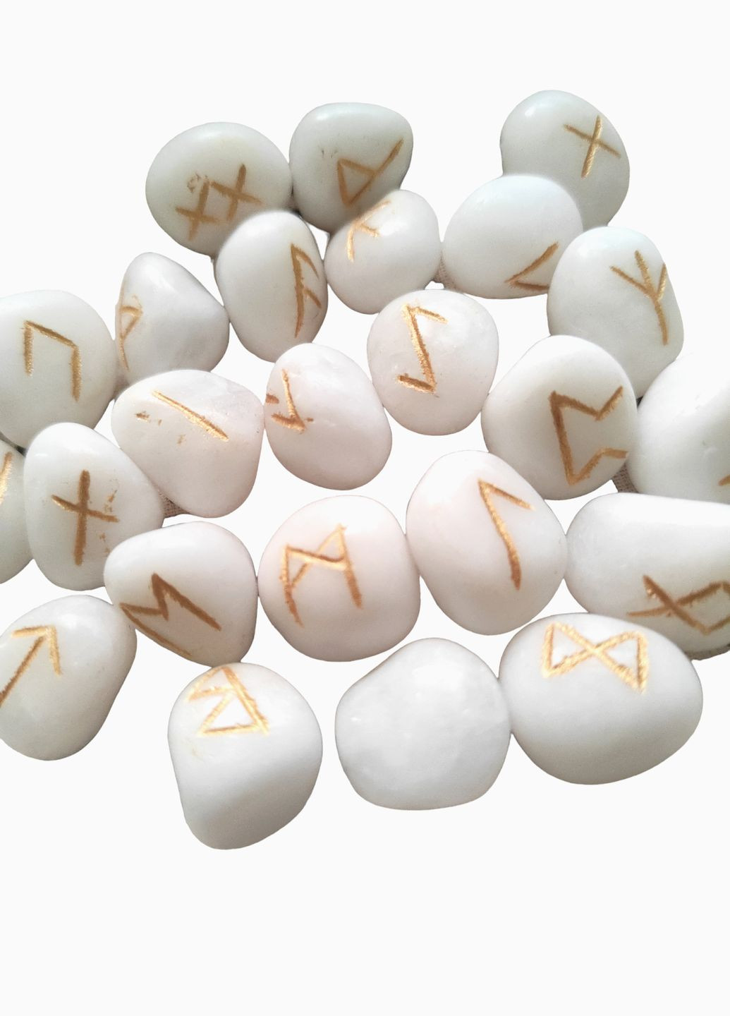 Скандинавские руны из натурального камня. Набор из Белого агата с мешочком No Brand (295639136)