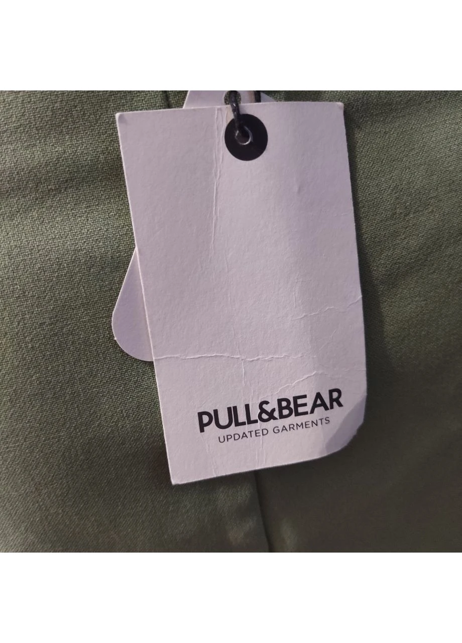 Зеленая однотонная женская мини-юбка pull&bear короткая зеленая No Brand
