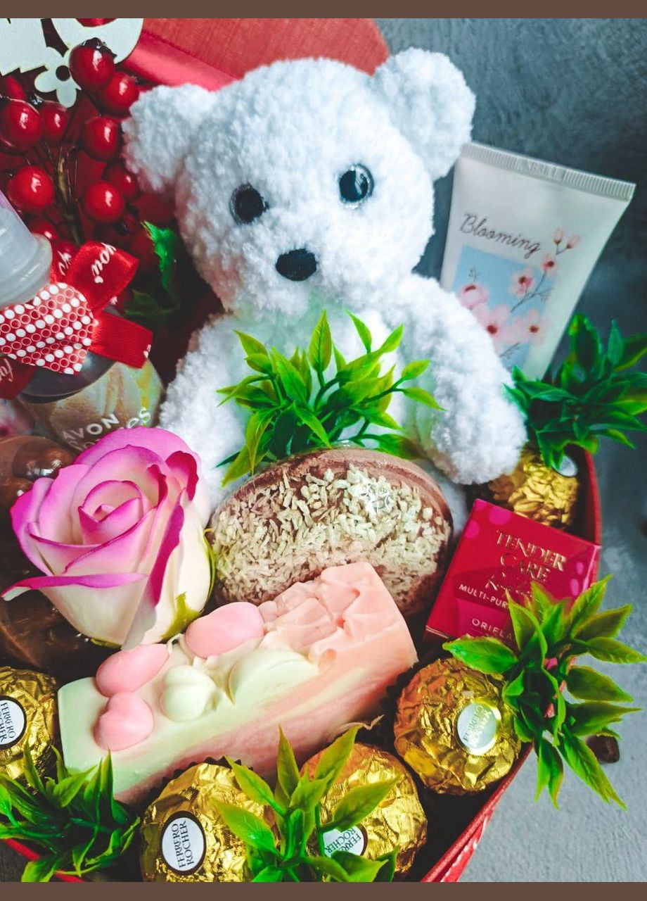 Подарок девушке, дочери на день рождения на новый год, подарочный набор дочери жене любимой. Avon (315728987)