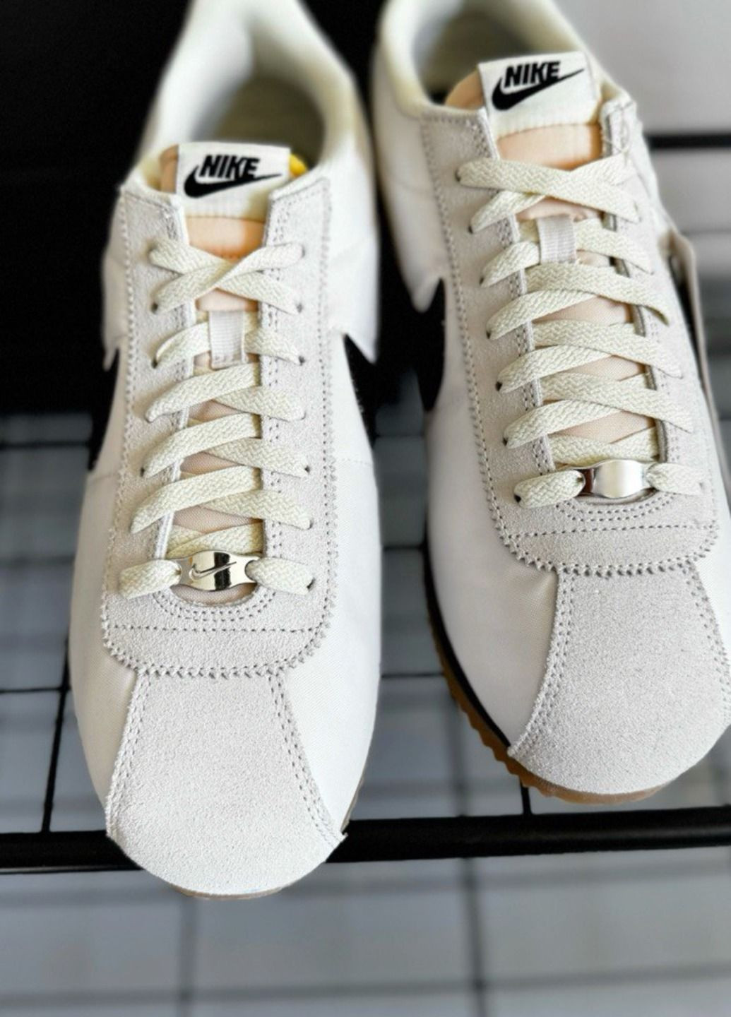 Белые всесезонные кроссовки Nike Cortez Txt