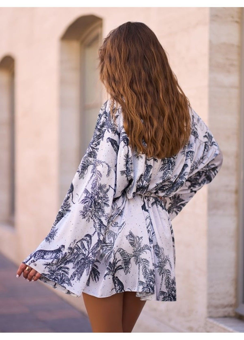 Серое повседневный платье issa pus 15247 светло-серый ISSA PLUS