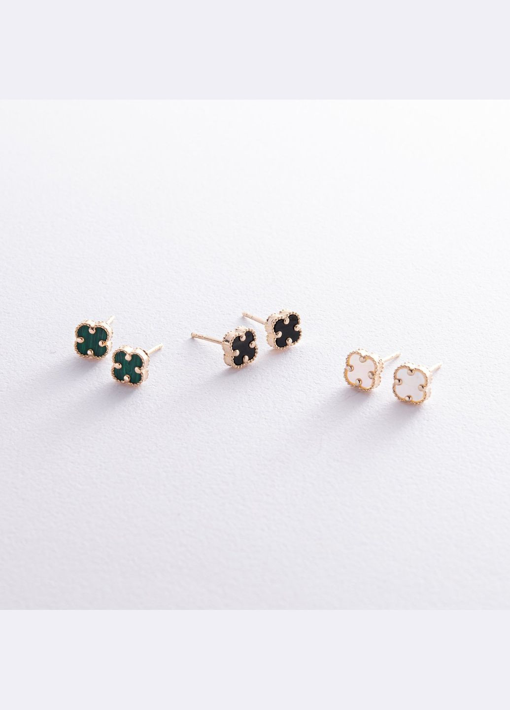 Cерьги - пусеты Клевер с перламутром mini (желтое золото) с08406 Oniks (264393011)