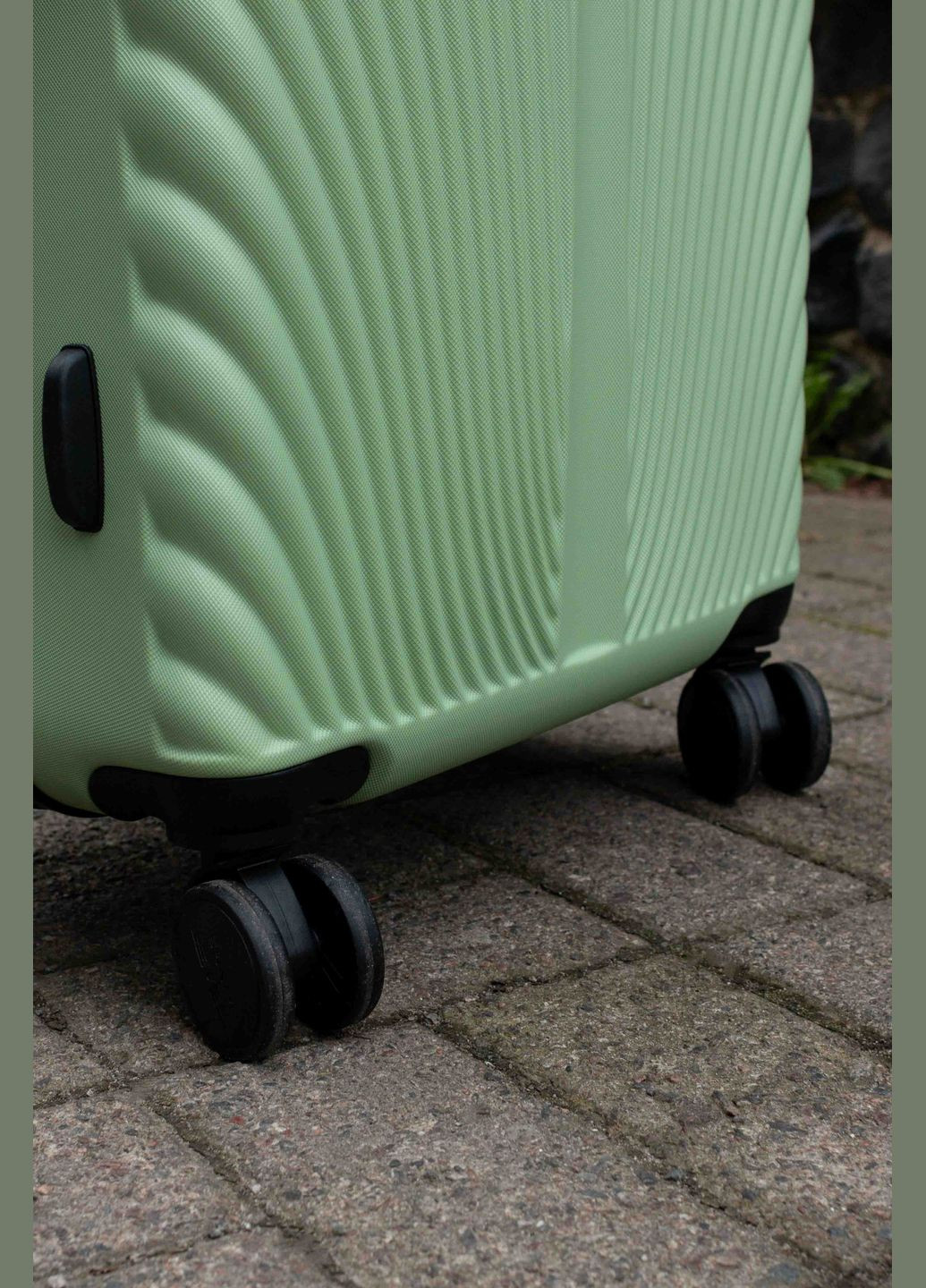 Чемодан M Wings (298545101)