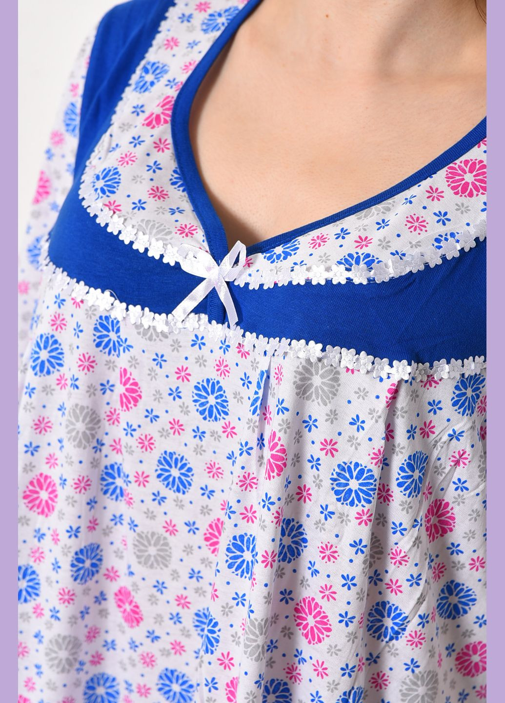 Ночная рубашка женская батальная белого цвета с цветочным принтом Let's Shop (289843158)
