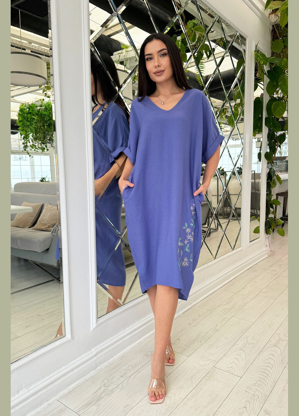 Синее повседневный, кэжуал красивое льняное платье со стильной легкой вышивкой оверсайз INNOE однотонное