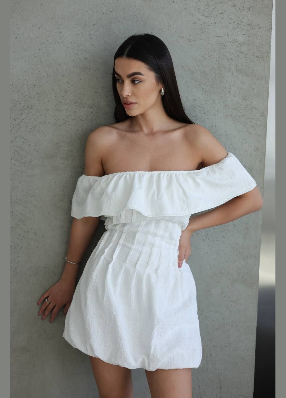 Белое повседневный, вечернее женское платье с открытыми плечами Avanti однотонное