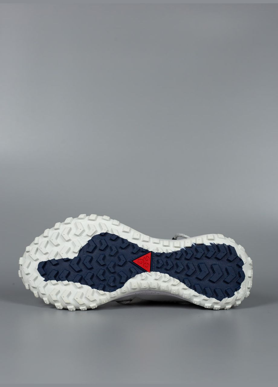 Серые мужские кроссовки трекинговые nike acg mountain fly low gore tex light grey No Brand