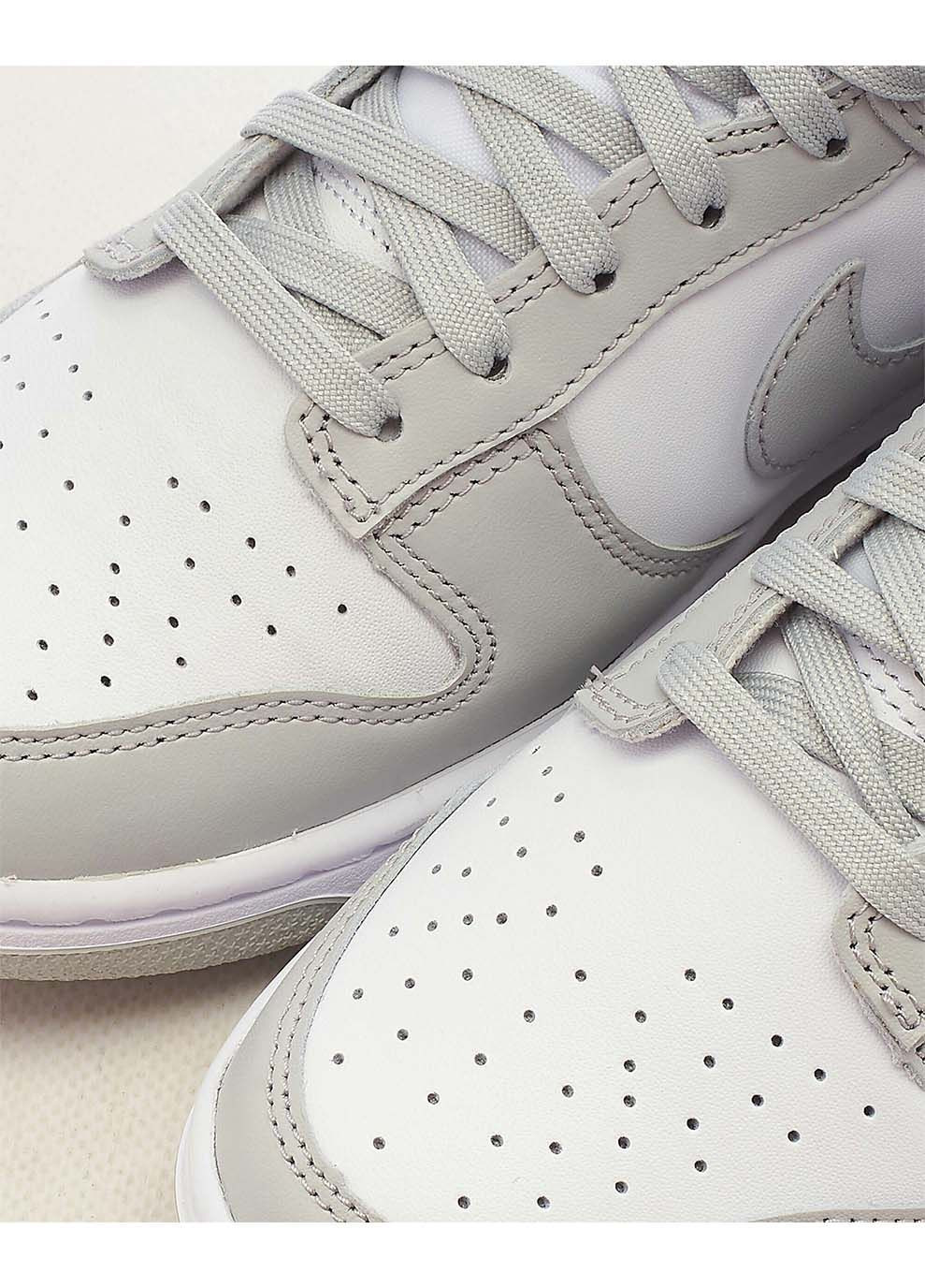 Белые демисезонные мужские кроссовки dunk low retro белый Nike