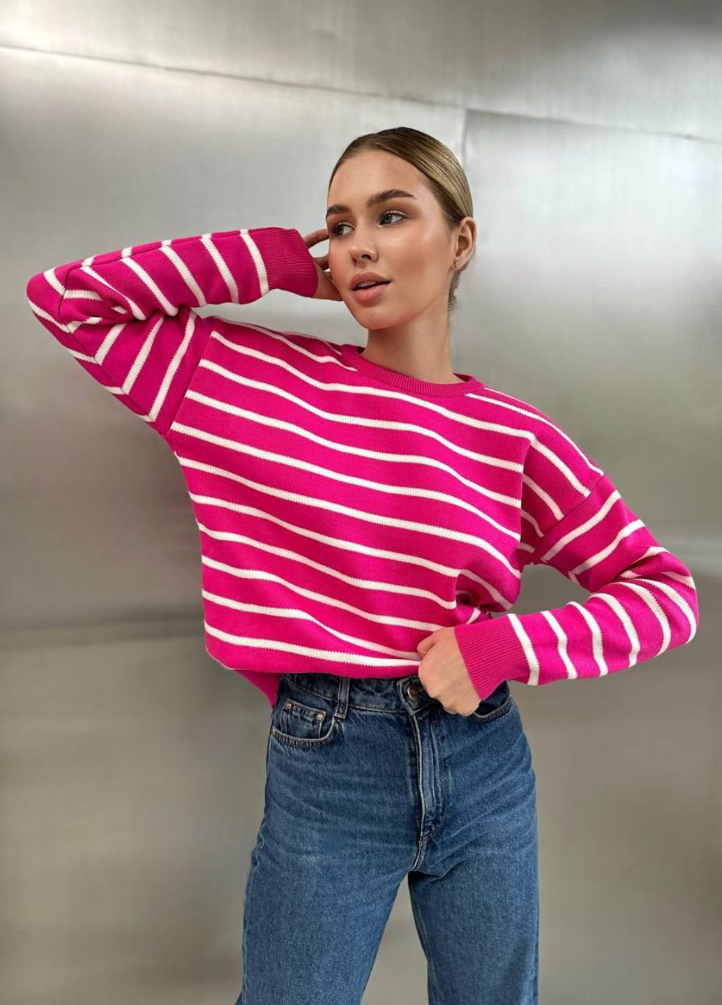 Малиновий демісезонний базовий светр в смужку джемпер Україна