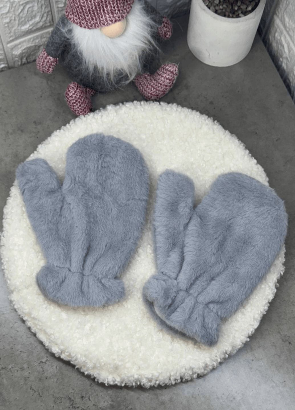 Рукавички еко-хутро сірі Пухнасті Рукавиці сірого кольору хутряні рукавички зимові еко хутро one size No Brand (366448613)