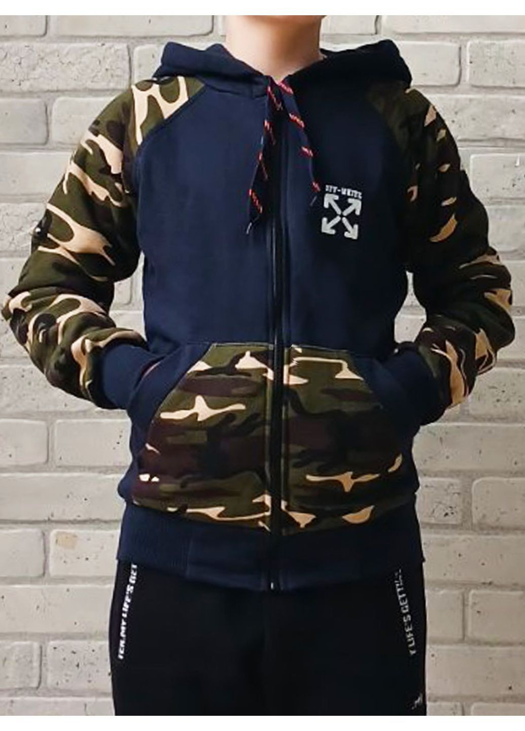 Чоловіча тепла кофта на блискавці для підлітка, зимова спортивна з камуфляжними вставками, тринитка на флісі No Brand (370140732)