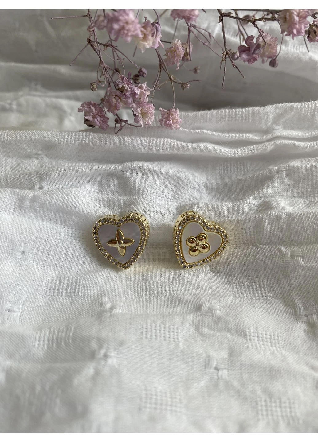 Серьги - гвоздики с сердечком золотого цвета 37834 Fashion (401046949)