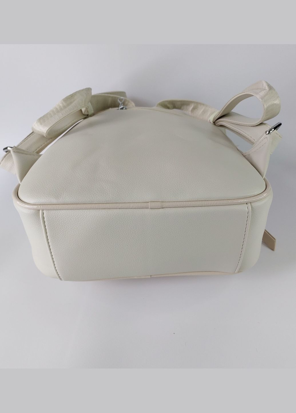 Рюкзак жіночий з екошкіри лаковий чорний Karlos Marconi (347640654)