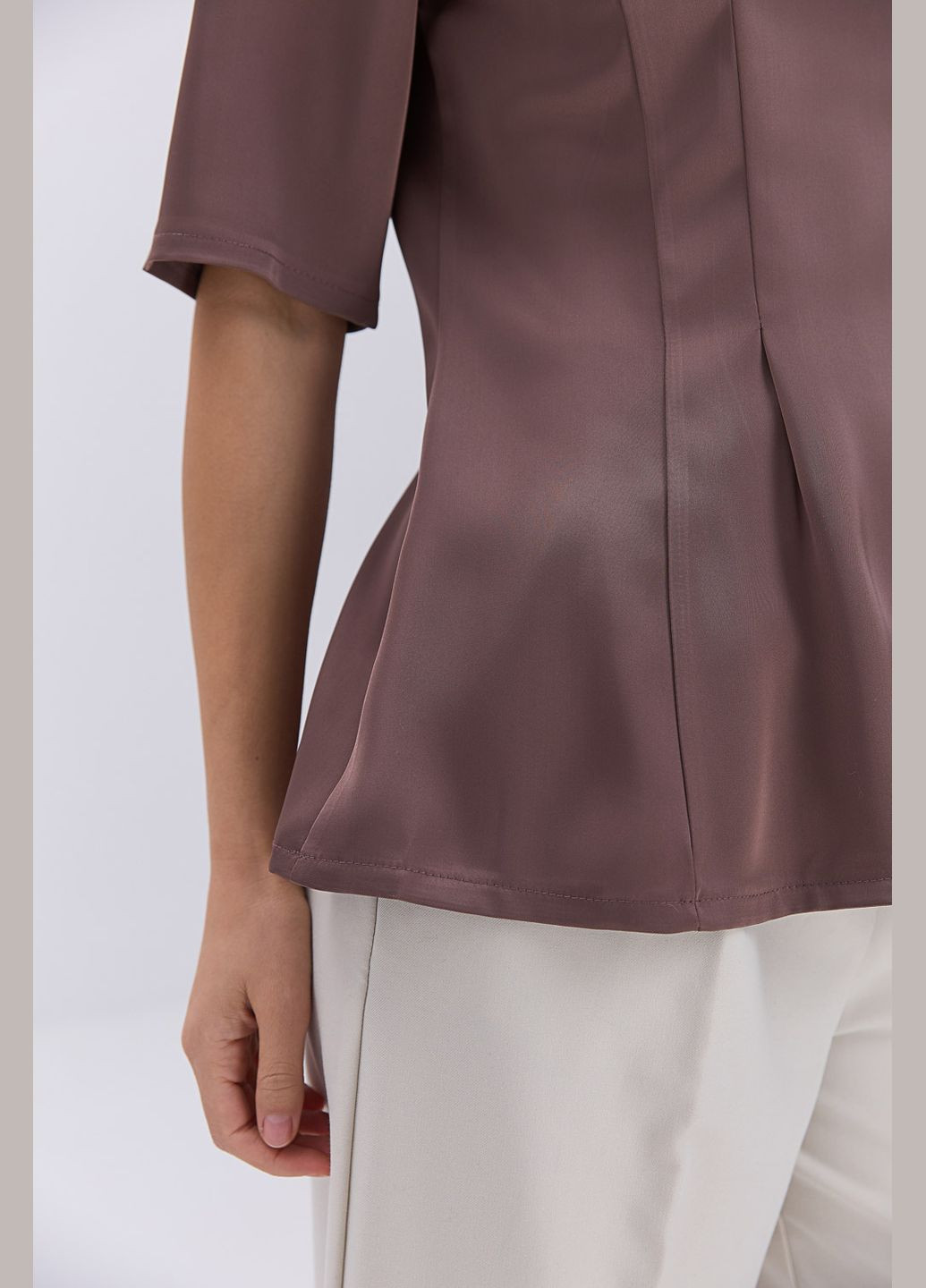 Коричневая атласная блуза с короткими рукавами и баской Arjen