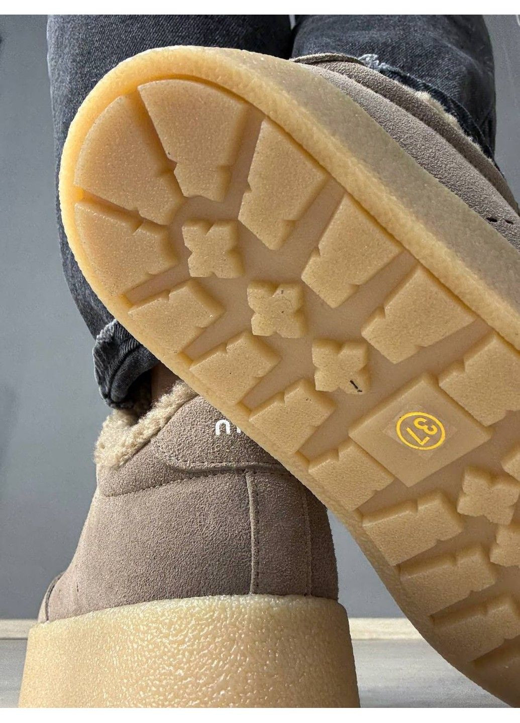 Бежевые кеды женские 633-5 утепленные замшевые на меху бежевые Hengji