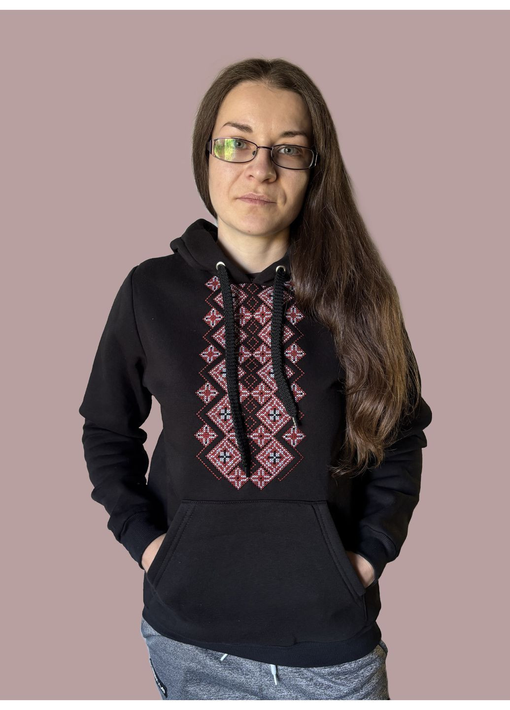 Женская вышитая черная худи с красным орнаментом НоКо (364272660)
