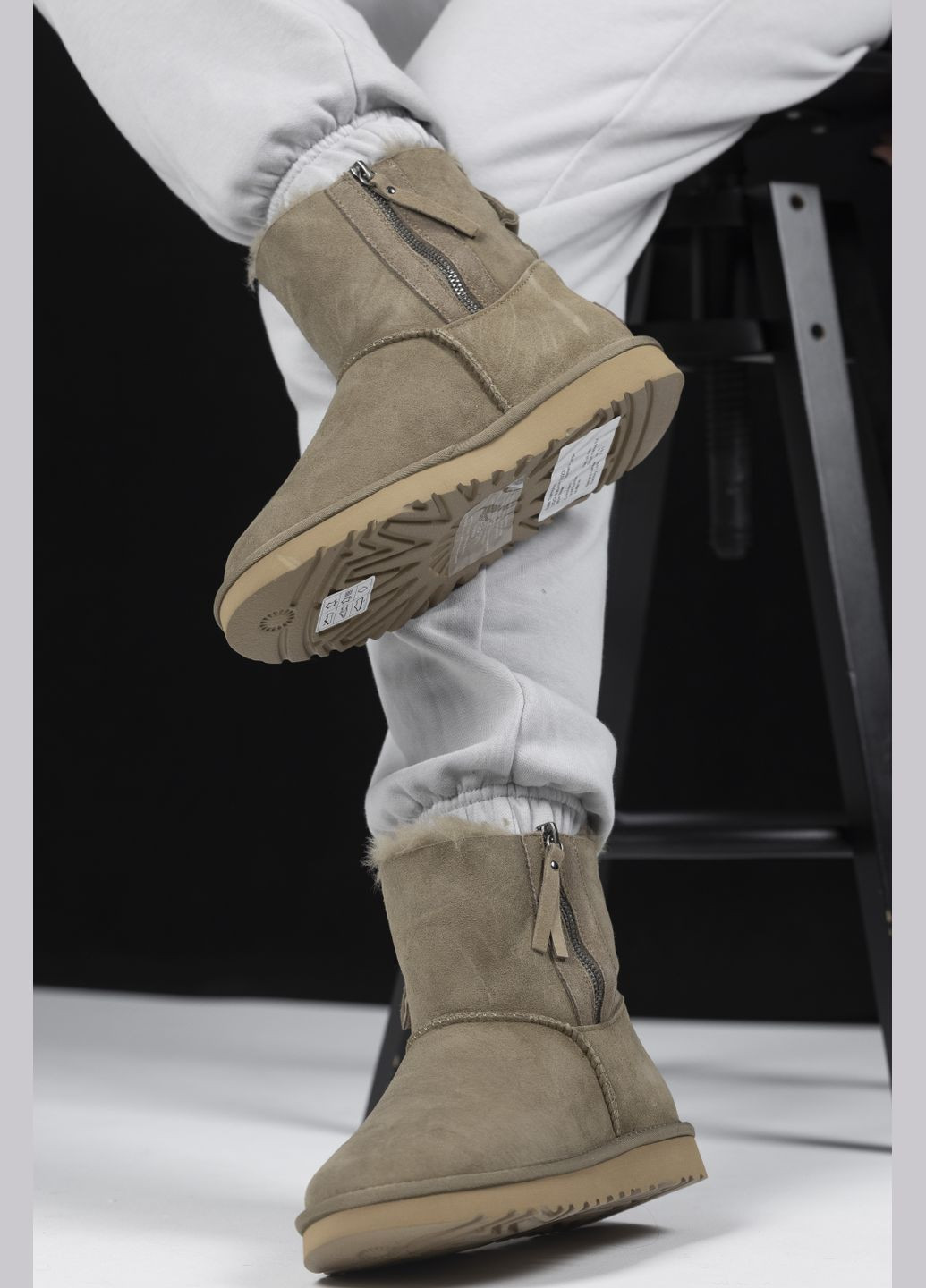 Угг із змійкою Чорні Шкіряні Classic Black Leather Zip UGG (314860357)