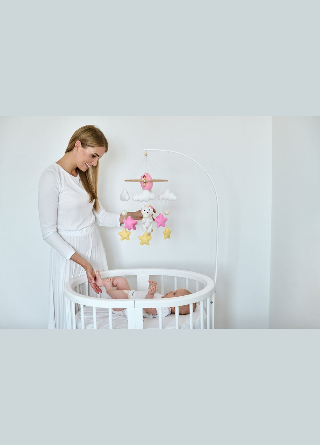 Дитячий музичний мобіль на ліжечко для немовлят WooolyWool «Зайка на повітряній кульці» з 35 мелодіями No Brand (342757884)